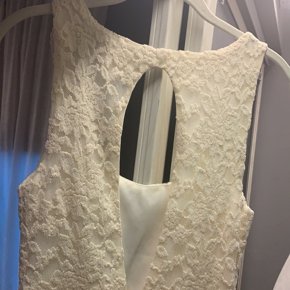 Cream lace dress zipper on back. perfect condition